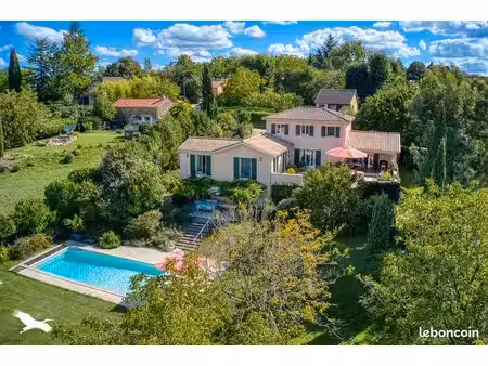 maison 5 pièces 235 m²