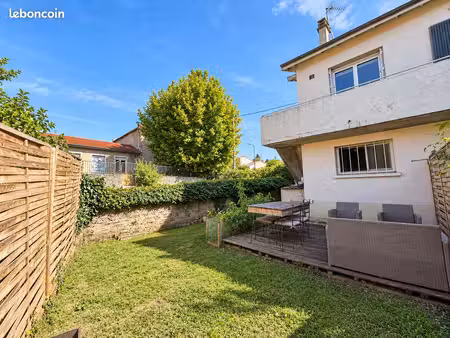 maison mitoyenne 75m2 deux chambres * climatisation * garage