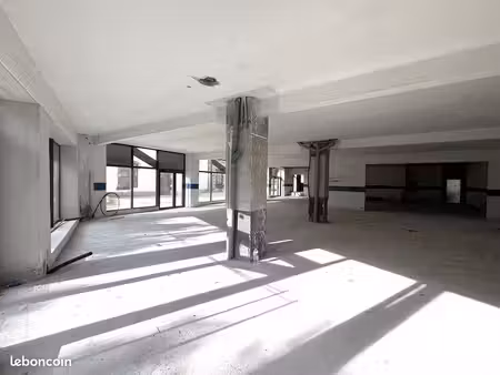 local commercial 379 m² montelimar
