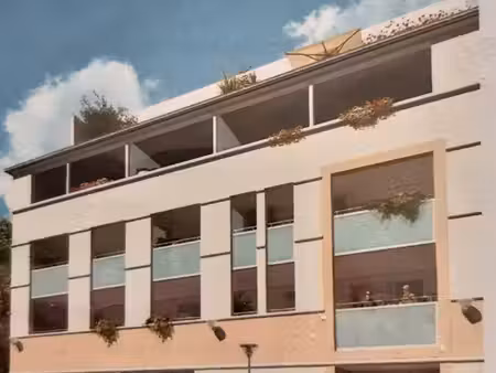 studio 30m² terrasse 10m² centre nîmes parking privé