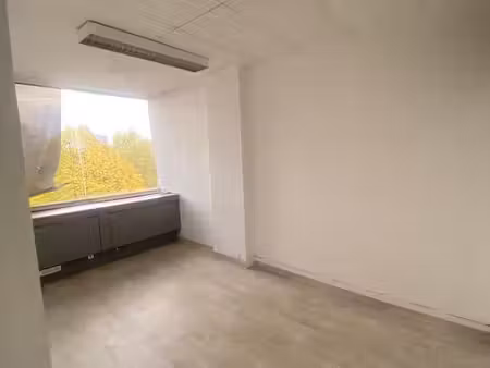 petit prix  louez bureaux de 15 m2 à 350 euros ht toutes charges comprises
