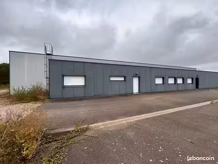 local 750 m² briec