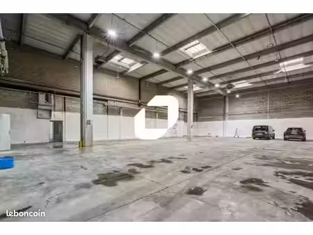 local d'activité 1 057 m²