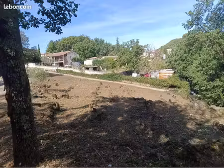 terrain constructible de 1 250 m² à meyrannes