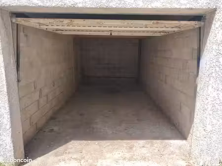garage à louer sur bagnols sur céze