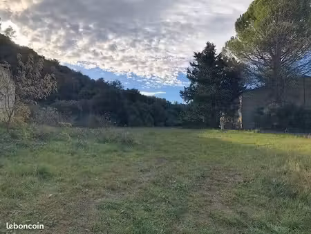 terrain à bâtir de 460 m² à rochefort-du-gard (30)