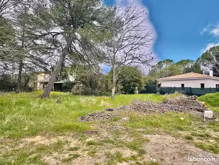 terrain 740 m² saint-théodorit
