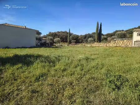 terrain à bâtir de 700 m² à castillon-du-gard (30)