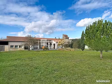 maison 7 pièces 253 m²