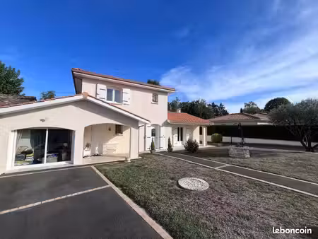 maison 5 pièces 136 m²