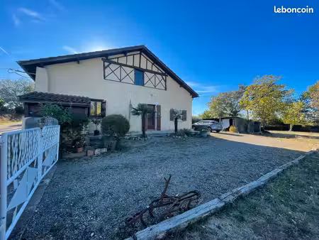 maison gasconne de plain-pied  115 m² habitables  2100 m² de terrain et 100 m² de combles 