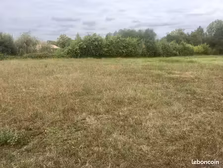 terrain à bâtir de 615 m² à saint-andre-de-cubzac (33)