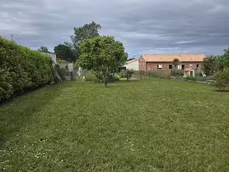 terrain à bâtir de 600 m² à saint-maixant (33)
