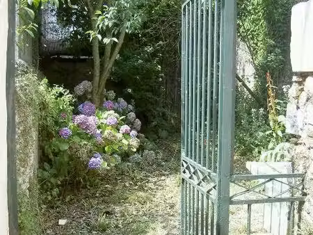 t3 52 m2 avec jardin au centre ville