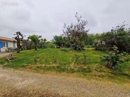 terrain 700 m² hostens