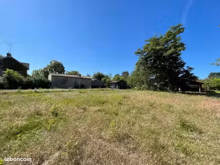 terrain 550 m² landiras