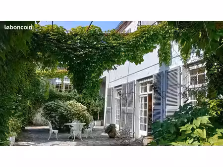 npgaro (32)  grande maison bourgeoise avec 3 appartements + dépendances + grand terrain