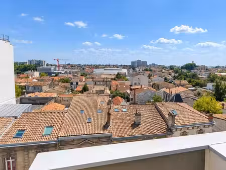 studio avec balcon et vue dégagée (à rafraichir) – 16 60 m² carrez