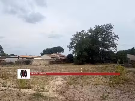 terrain 648 m² landiras