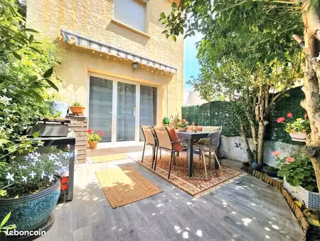 triplex renové 76m² + terrasse sans vis-à-vis + parking à mauguio