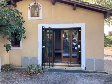 studio meublé 35 m² – 560 + 20 de charges – disponible le 20 octobre