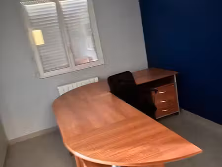 loue bureaux professionnels 50m2 avec cuisine et wc