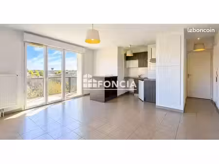 appartement t2 47 29 m² avec balcon et vue dégagée – cenon
