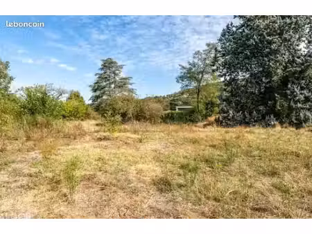 terrain 600 m² leognan