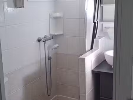 location studio meublé