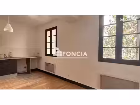 pézenas – appartement t3 rénové en plein centre-ville