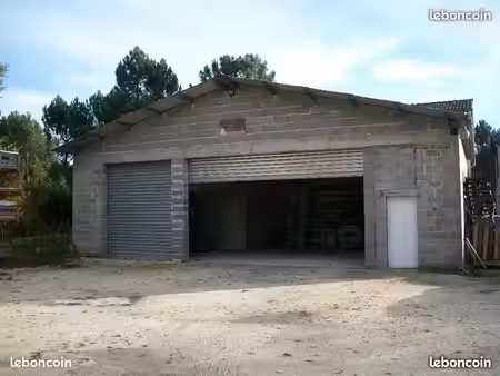 grand garage hangar entrepot