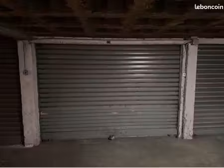 garage 17 m2 aux eaux claires  avec électricité(prise et éclairage)  en sous sol