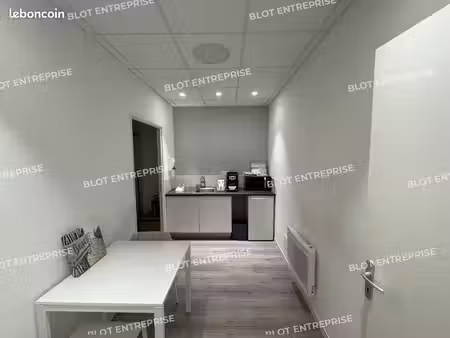 local d'activité 232 m²