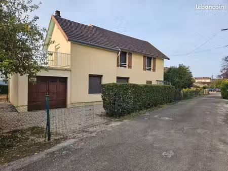 maison 2 appartements indépendants – 3 garages – jardins – terrasse – lons-le-saunier