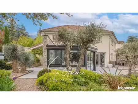 propriété 6 pièces 194 m²