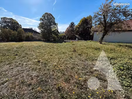 terrain 822 m² dole