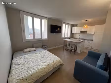 studio cosy refait à neuf