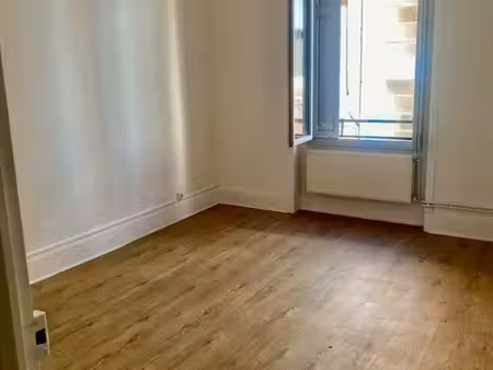 appartement t2 bis de 53 m² avec cuisine séparée