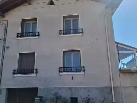 maison mitoyenne 75² 2 chambres bas en basset hameau gourdon