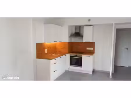 t2 45m² + balcon 6m² + parking presqu'ile