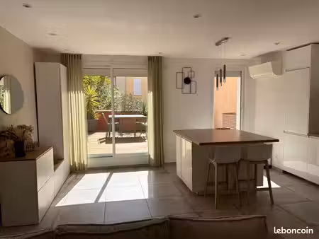 t3 duplex 65 m²– terrasse 25 m² – parking – centre-port