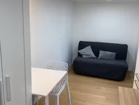 studio meublé rénové 16 m² – orléans centre historique