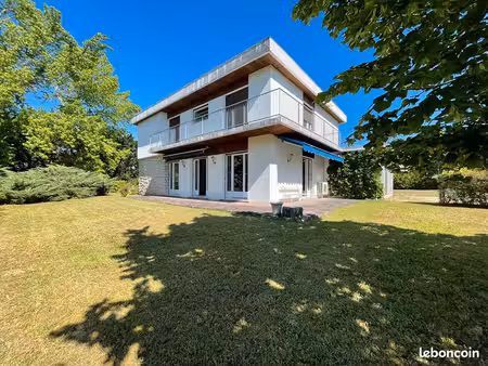 maison 6 pièces 196 m²