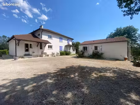 immeuble 11 pièces 250 m²