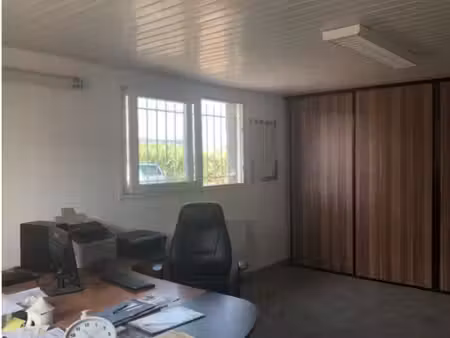 batiment industriel 950 m²