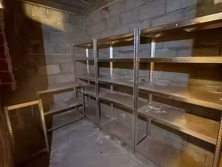 cave + stationnements