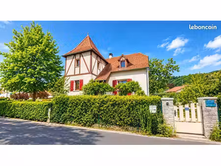 villa de style quercynois avec pigeonnier - terrain clos et arboré de 933 m²