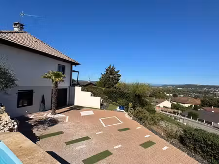 maison rénovée sur les hauteurs de domarin