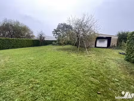 terrain 793 m² getigne