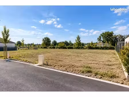 terrain à bâtir de 357 m² à le cellier (44)